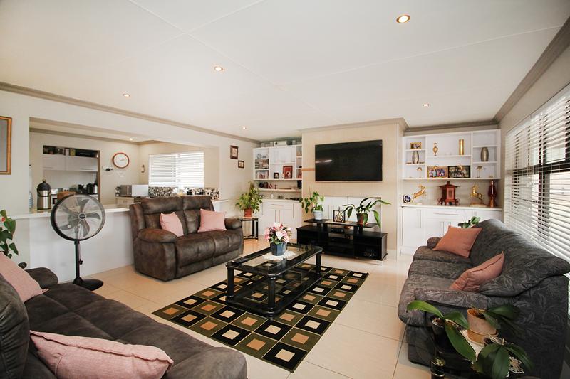 3 Bedroom Property for Sale in Reebok Western Cape